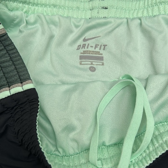 Nike running shorts - Picture 3 of 4